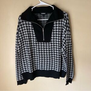 Express Women’s Black and White Houndstooth 1/4 Zip Sweater